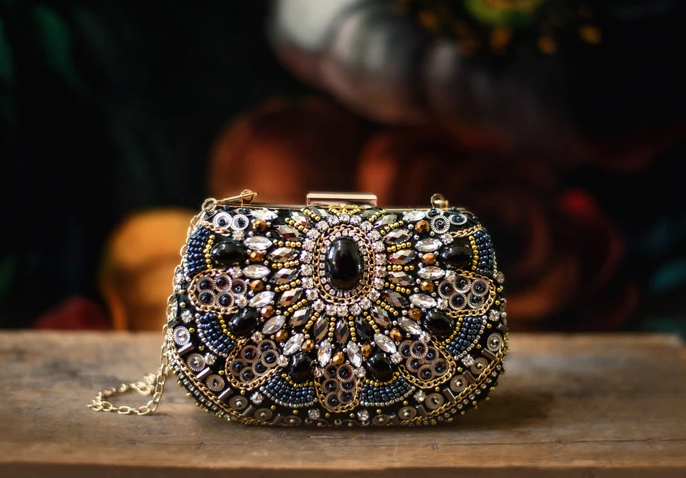 VINTAGE BLACK BEADED CLUTCH 4 VINTAGE BLACK BEADED CLUTCH - Image 2