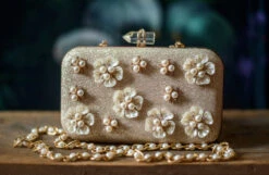 LA FLOR DE PERLA CLUTCH -Clothing Promotion Store 73 1 d7bd6b75 7bc8 4a4a b114 a082dd4d4919