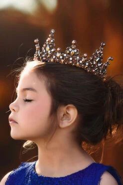 GENEVIEVE CROWN -Clothing Promotion Store 82