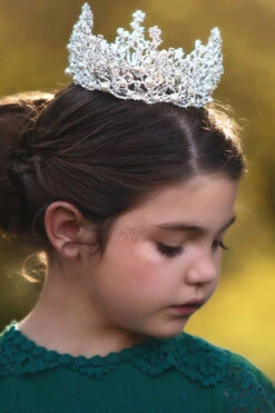 FIONA CROWN -Clothing Promotion Store 90